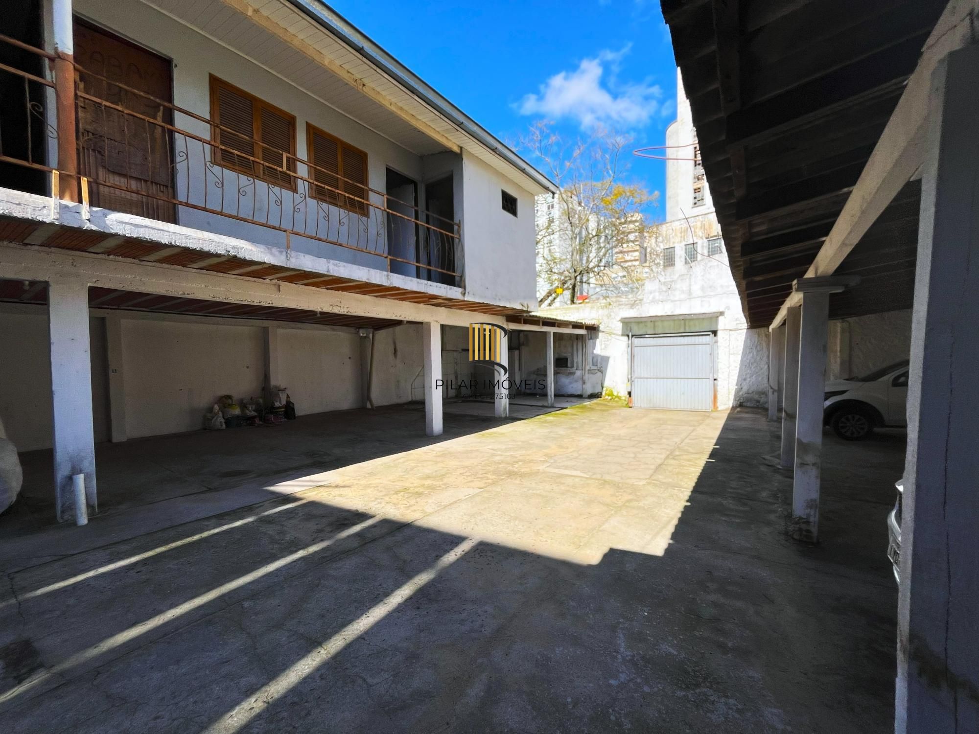 Ponto Comercial com Pátio para 14 Vagas em Local de Alto Fluxo