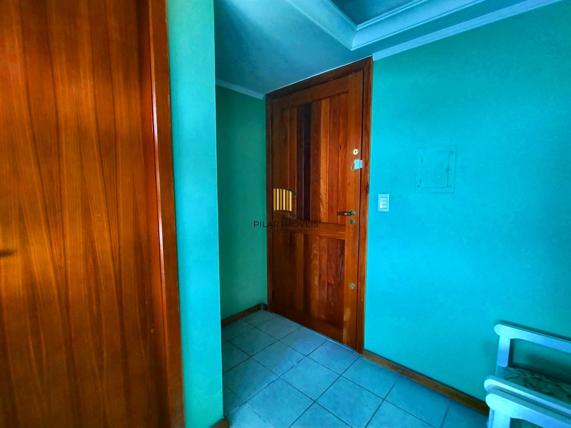 Conjunto comercial ensolarado no Petrópolis | 24,7 m² | Elevador