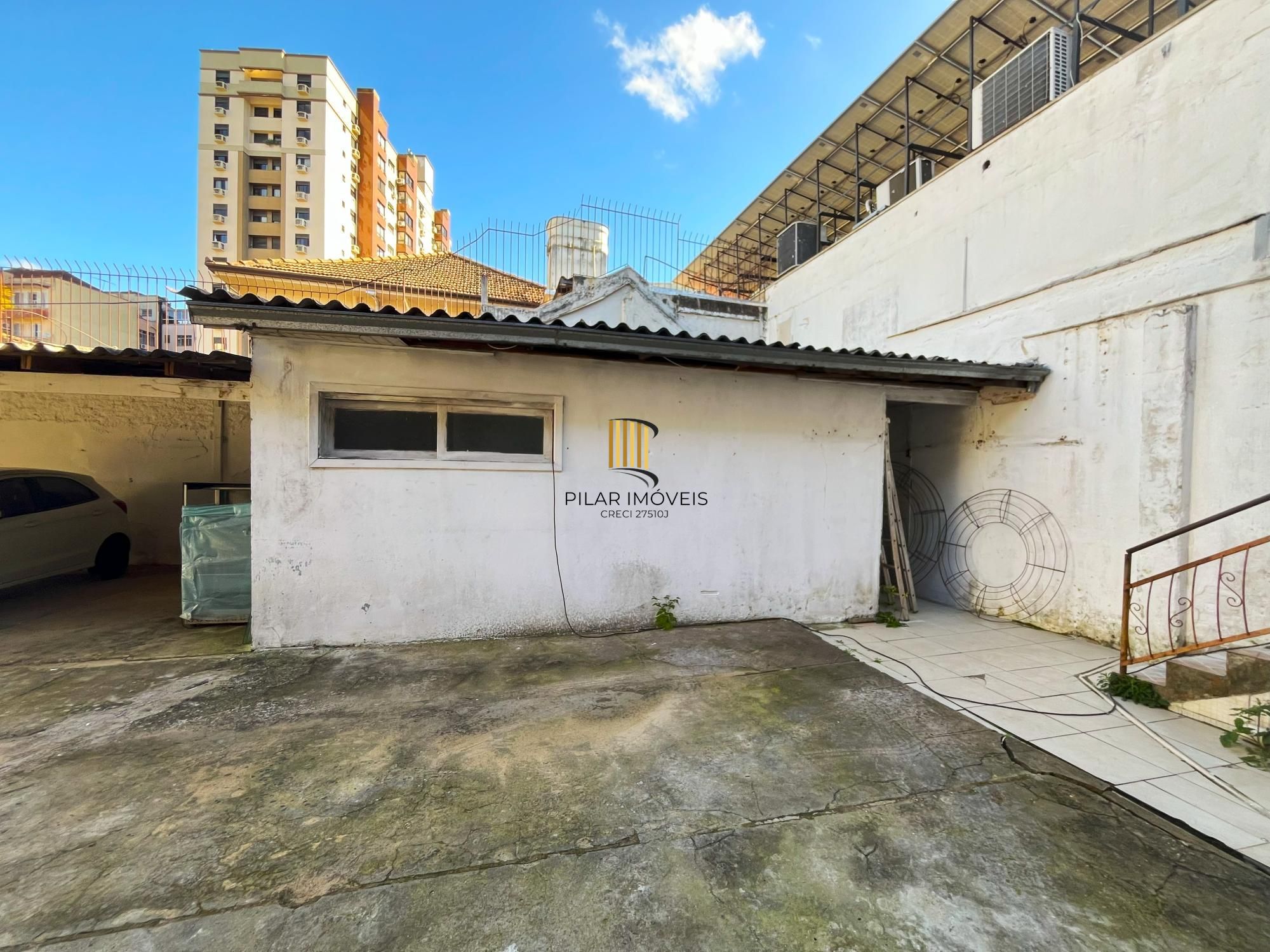 Ponto Comercial com Pátio para 14 Vagas em Local de Alto Fluxo