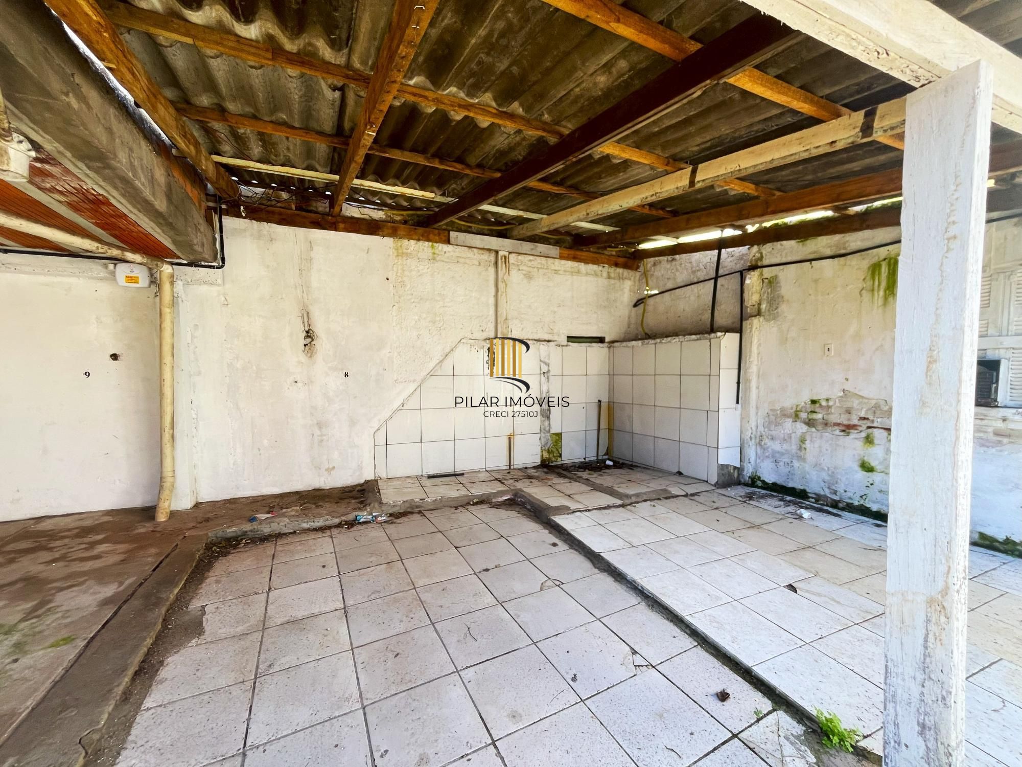 Ponto Comercial com Pátio para 14 Vagas em Local de Alto Fluxo