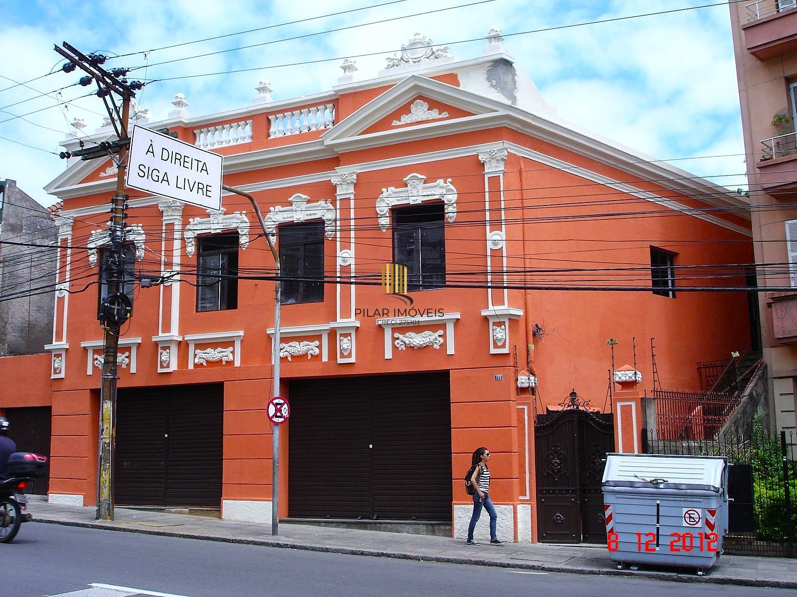 Prédio comercial charmoso com arquitetura diferenciada à venda