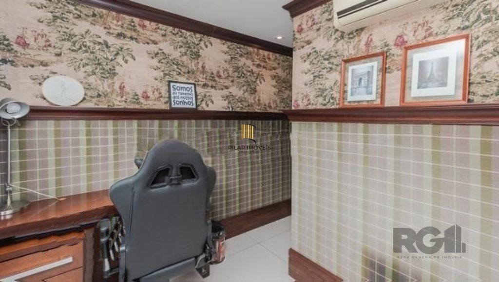 Casa de Condomínio 4 dormitórios no bairro Jardim Carvalho