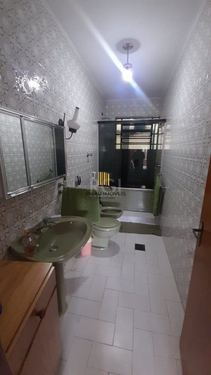 Casa para Venda - 250m², 3 dormitórios, sendo 1 suites, 3 vagas - Chácara das Pedras