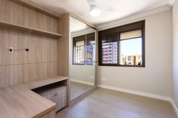 LINDO APARTAMENTO NO MENINO DEUS com 116 M PRIVATIVOS ANDAR ALTO, 3 DORMITÓRIOS COM SUÍTE E 2 VAGAS INDIVIDUAIS ESCRITURADAS E COBERTAS