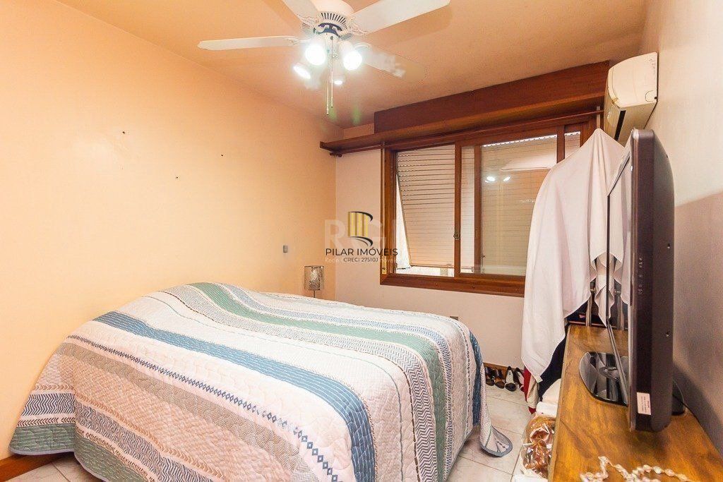 Casa para Venda - 350m², 3 dormitórios, sendo 2 suites, 5 vagas - Santo Antonio