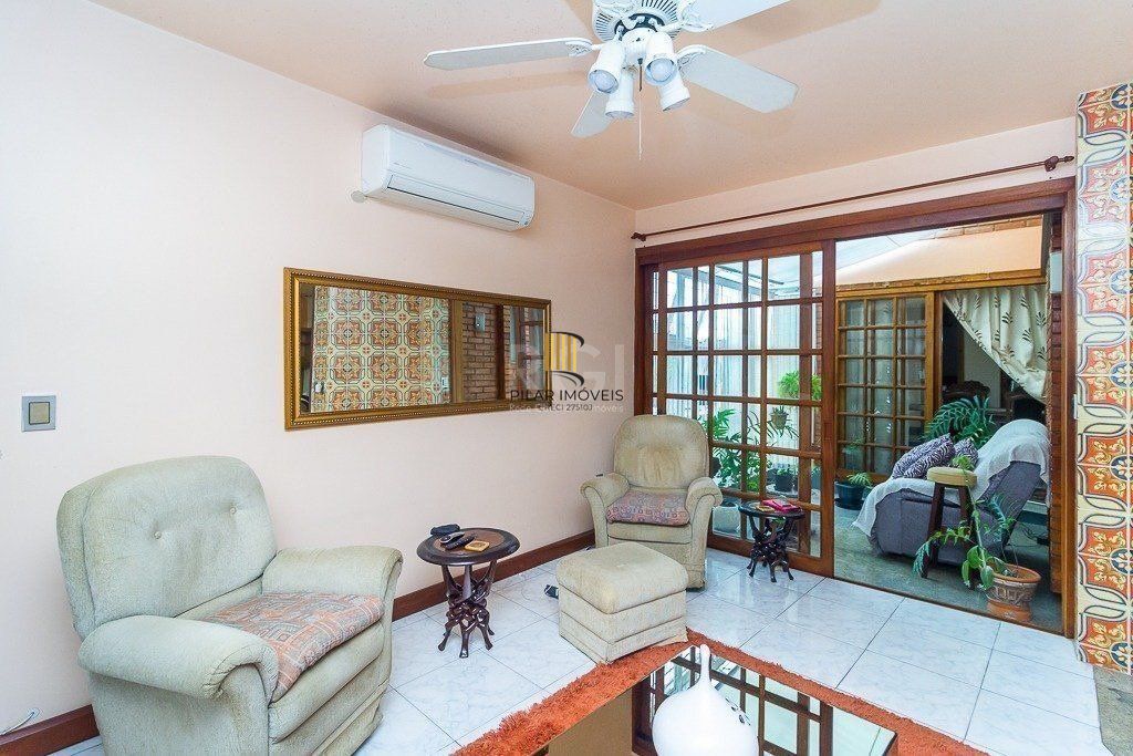 Casa para Venda - 350m², 3 dormitórios, sendo 2 suites, 5 vagas - Santo Antonio