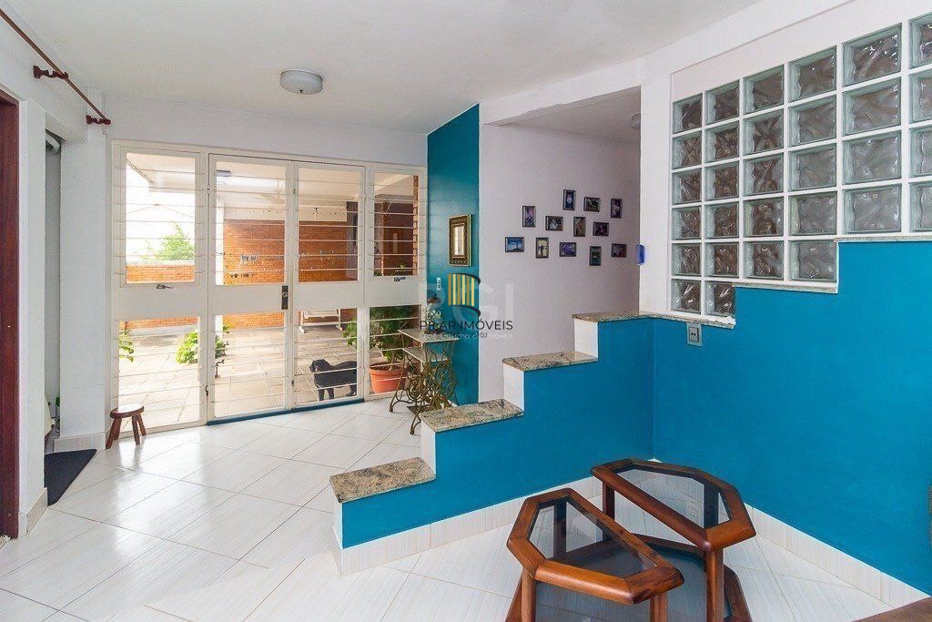 Casa para Venda - 350m², 3 dormitórios, sendo 2 suites, 5 vagas - Santo Antonio