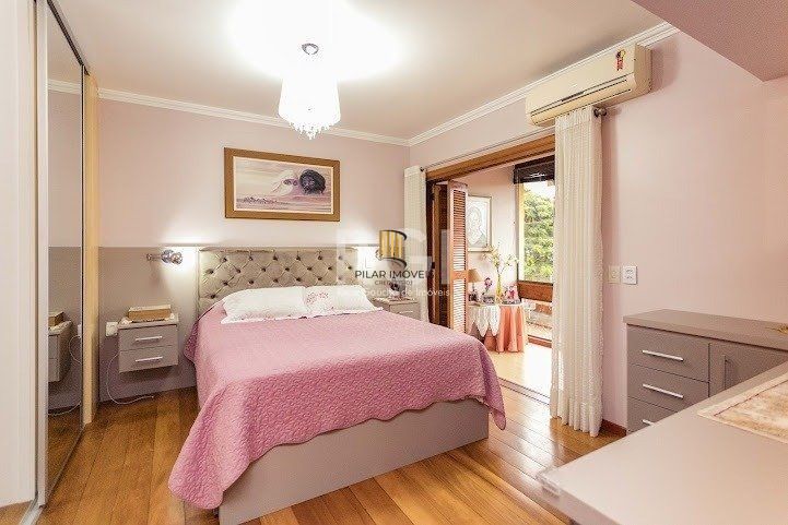 Casa para Venda - 304m², 4 dormitórios, sendo 1 suites, 3 vagas - Jardim Lindóia