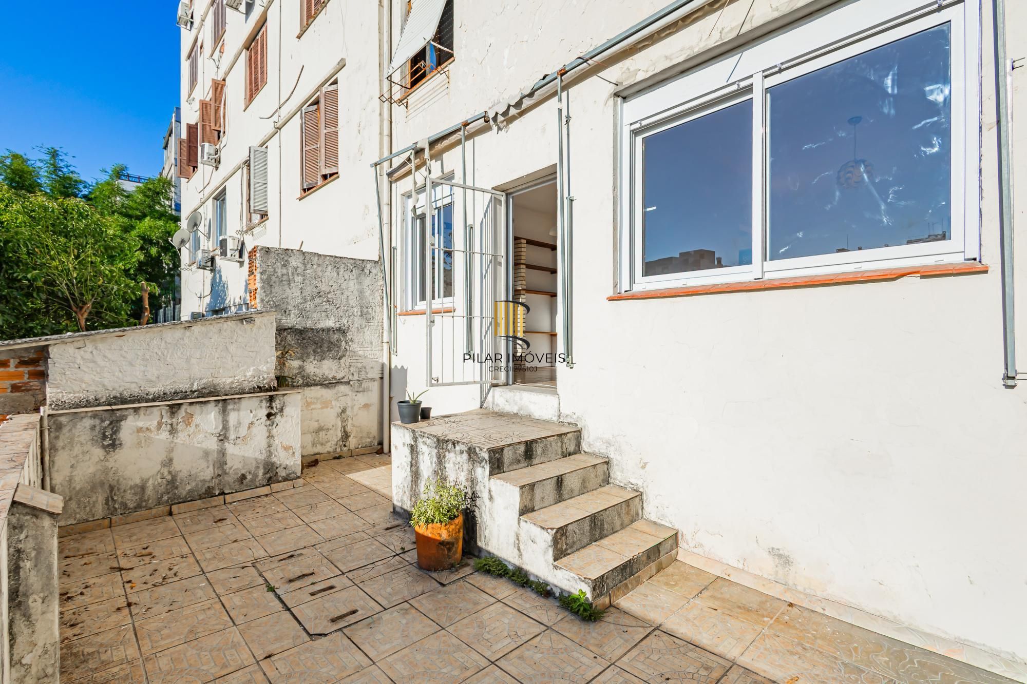 Apartamento de 2 Quartos com pátio no bairro Petrópolis