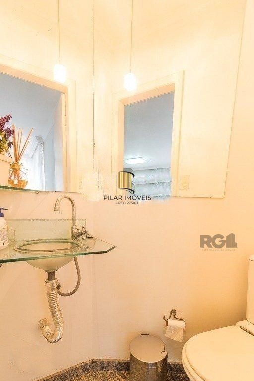 Casa 5 Dormitório(s) Bairro Três Figueiras