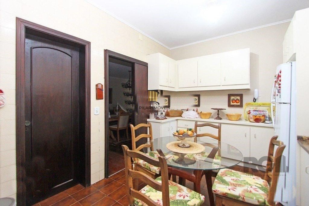 Casa 4 dormitórios no bairro Três Figueiras