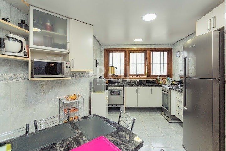 Casa para Venda - 304m², 4 dormitórios, sendo 1 suites, 3 vagas - Jardim Lindóia