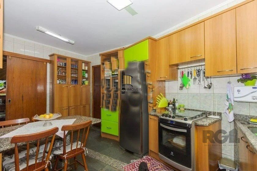 Casa 4 dormitórios no bairro Passo da Areia