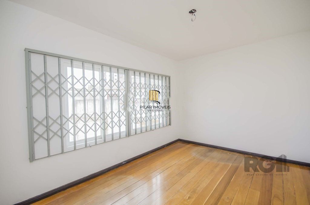 Casa 4 dormitórios no bairro Passo da Areia