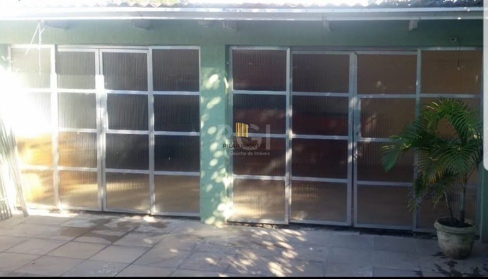Casa para Venda - 239m², 3 dormitórios, sendo 1 suites, 2 vagas - Alto Petrópolis