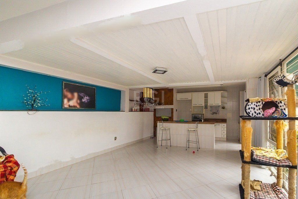 Casa para Venda - 350m², 3 dormitórios, sendo 2 suites, 5 vagas - Santo Antonio