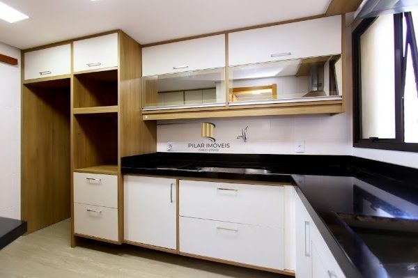 LINDO APARTAMENTO NO MENINO DEUS com 116 M PRIVATIVOS ANDAR ALTO, 3 DORMITÓRIOS COM SUÍTE E 2 VAGAS INDIVIDUAIS ESCRITURADAS E COBERTAS