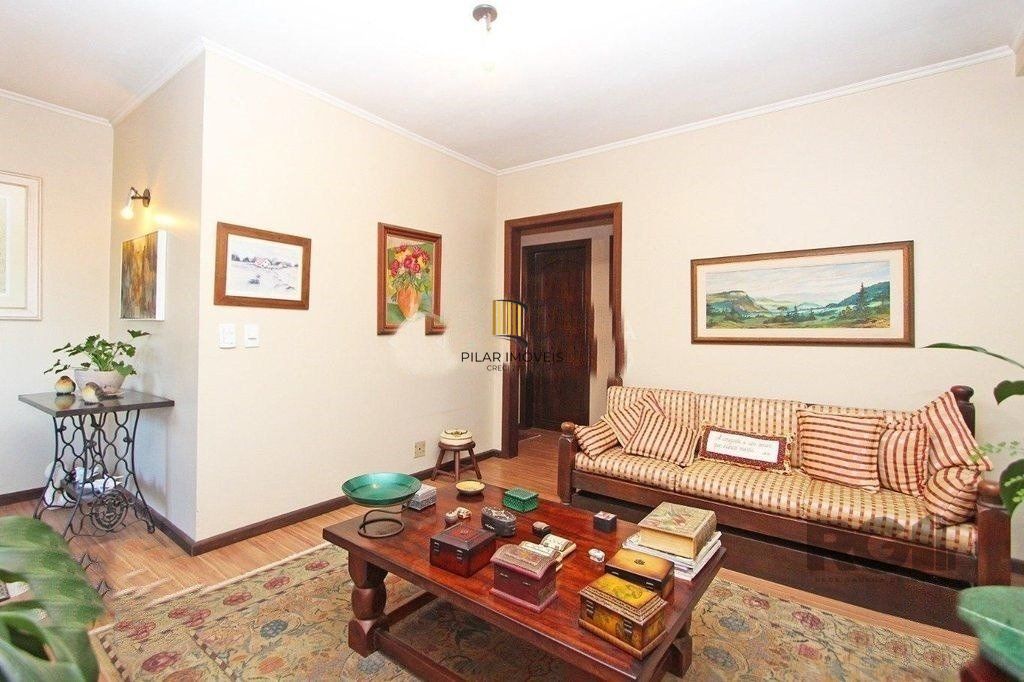 Casa 4 dormitórios no bairro Três Figueiras