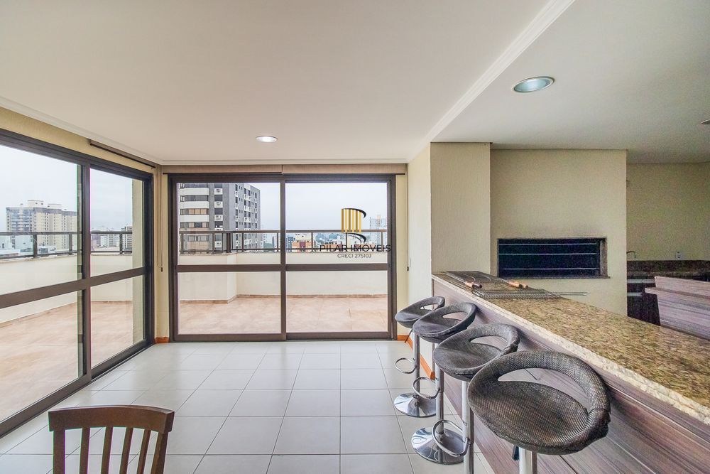 LINDO APARTAMENTO NO MENINO DEUS com 116 M PRIVATIVOS ANDAR ALTO, 3 DORMITÓRIOS COM SUÍTE E 2 VAGAS INDIVIDUAIS ESCRITURADAS E COBERTAS