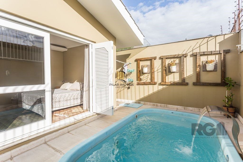 Casa 4 Dormitório(s) Bairro Sarandi