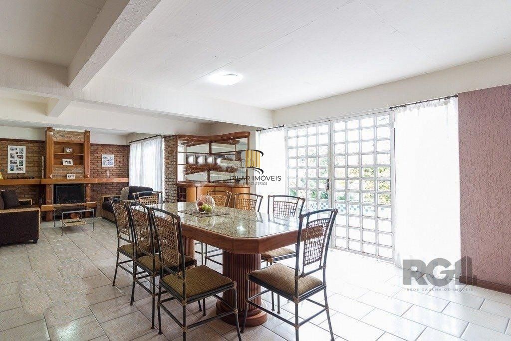 Casa 5 Dormitório(s) Bairro Três Figueiras