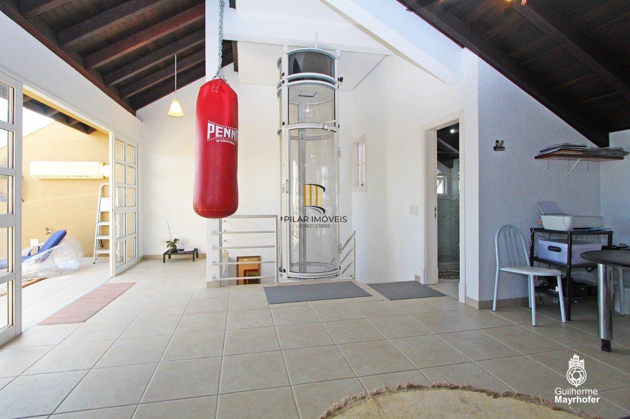 Casa Condominio para Venda - 380m², 2 dormitórios, sendo 2 suites, 3 vagas - Chácara das Pedras