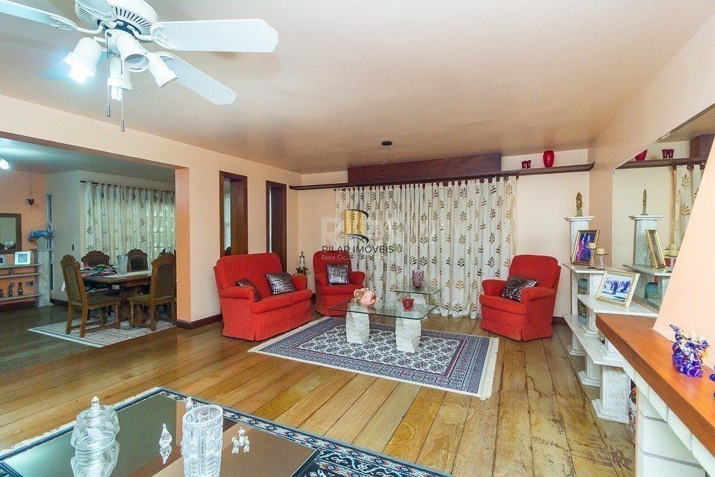 Casa para Venda - 350m², 3 dormitórios, sendo 2 suites, 5 vagas - Santo Antonio