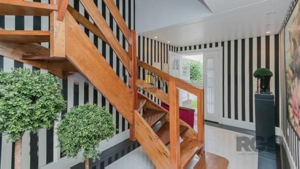 Casa de Condomínio 4 dormitórios no bairro Jardim Carvalho