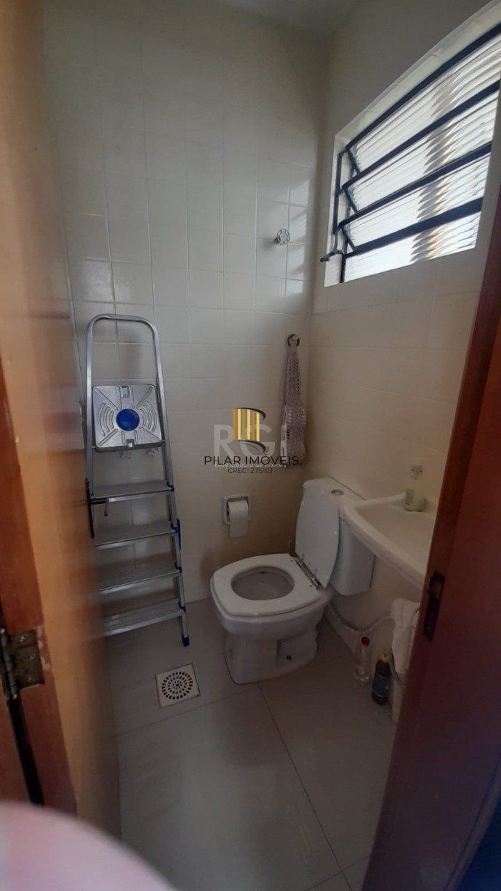Casa para Venda - 250m², 3 dormitórios, sendo 1 suites, 3 vagas - Chácara das Pedras