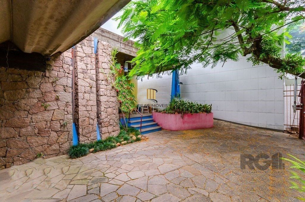 Casa 4 Dormitório(s) Bairro Chácara das Pedras