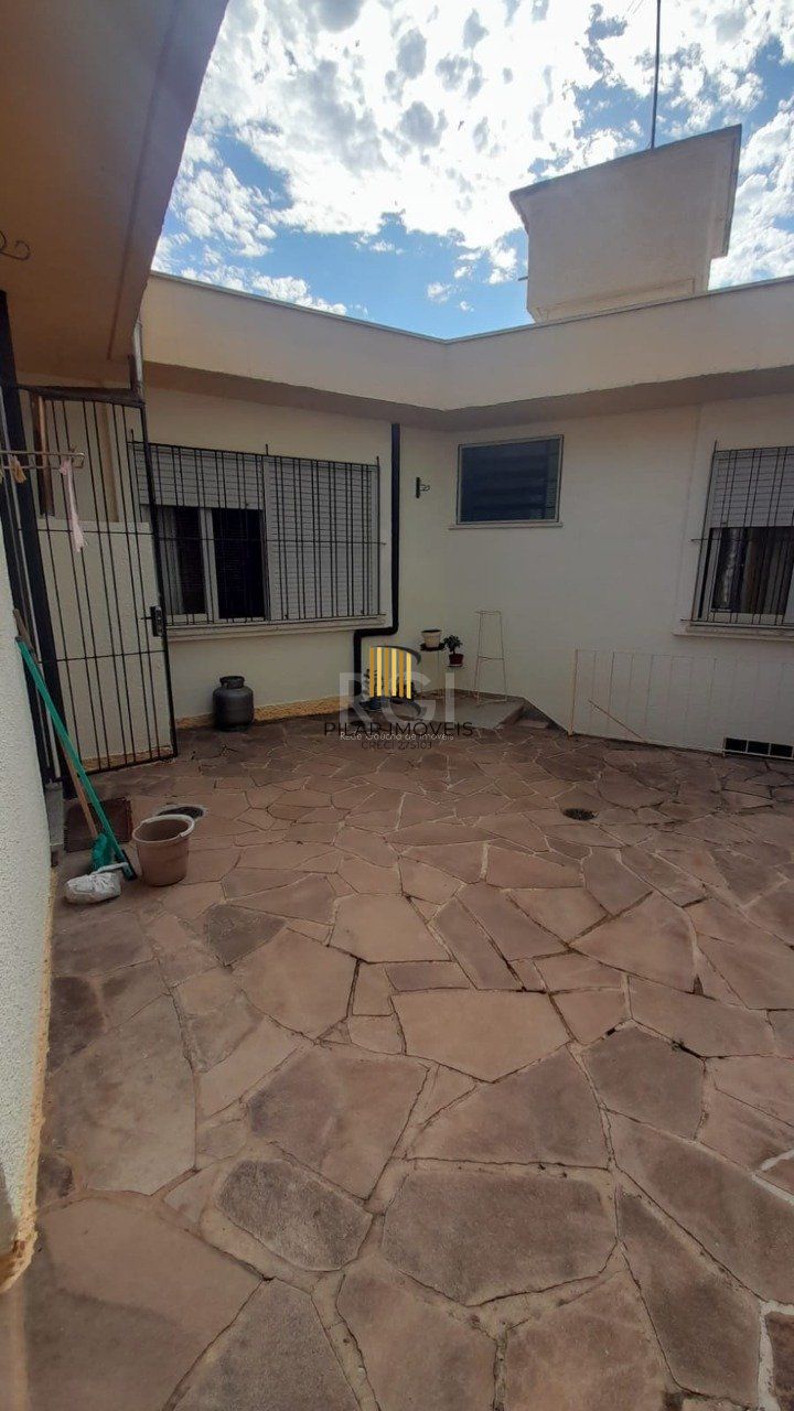 Casa para Venda - 250m², 3 dormitórios, sendo 1 suites, 3 vagas - Chácara das Pedras