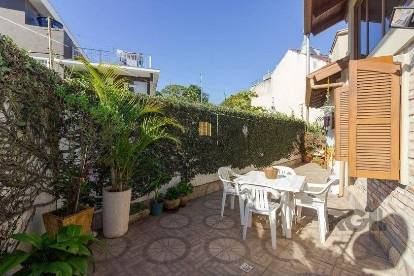 Casa 4 dormitórios no bairro Passo da Areia