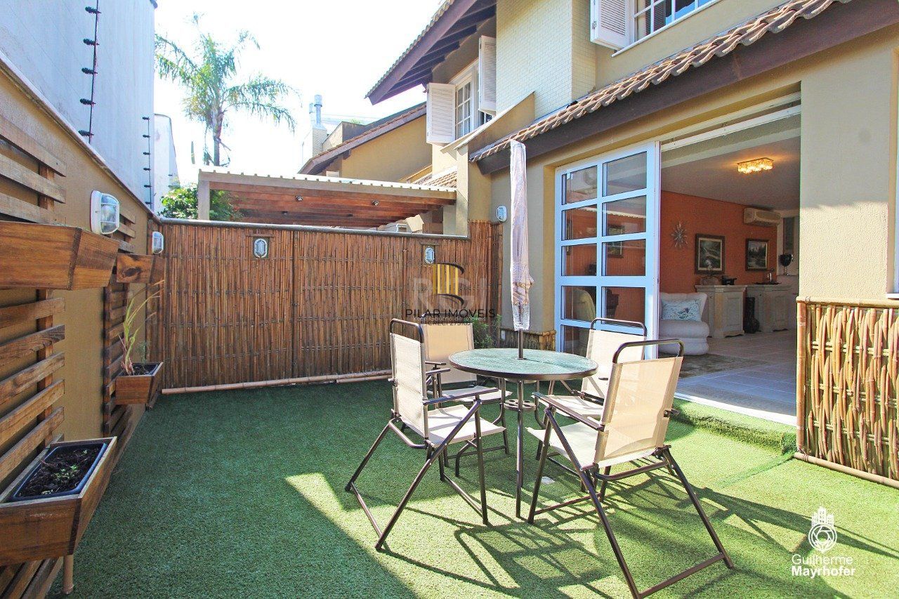 Casa Condominio para Venda - 380m², 2 dormitórios, sendo 2 suites, 3 vagas - Chácara das Pedras