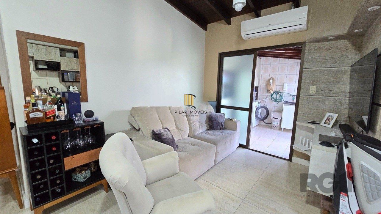 Cobertura de 90m² - 3 dormitórios, 2 banheiros, terraço com churrasqueira e 1 vaga de garagem no Bom Jesus