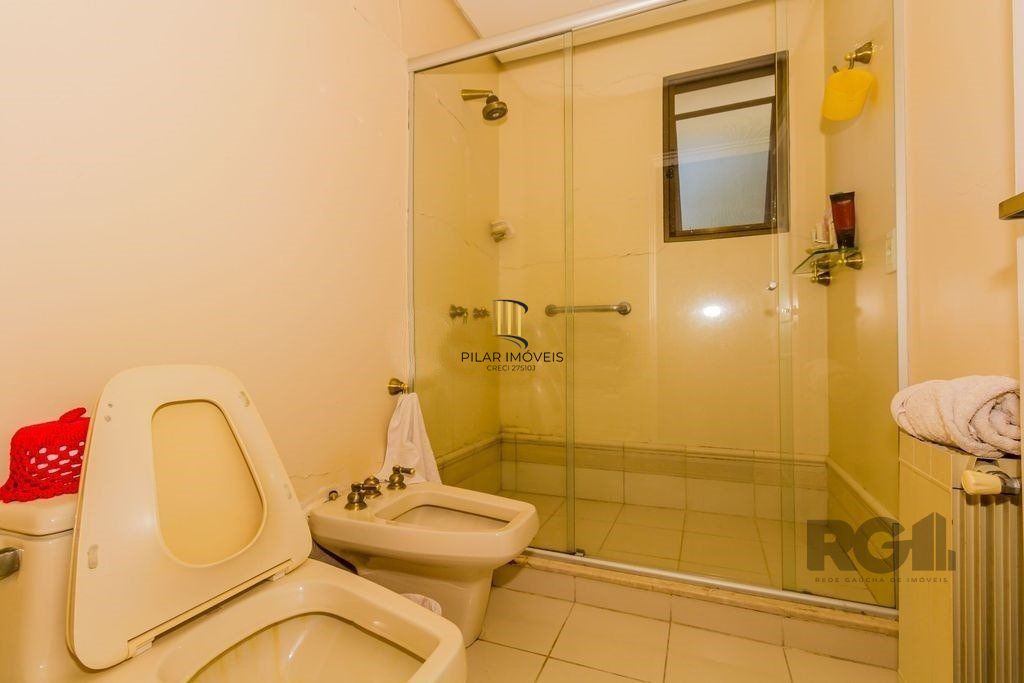 Casa 4 Dormitório(s) Bairro Glória