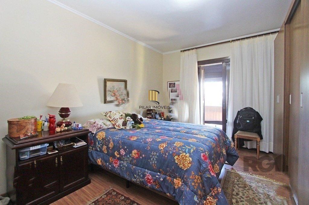Casa 4 dormitórios no bairro Três Figueiras