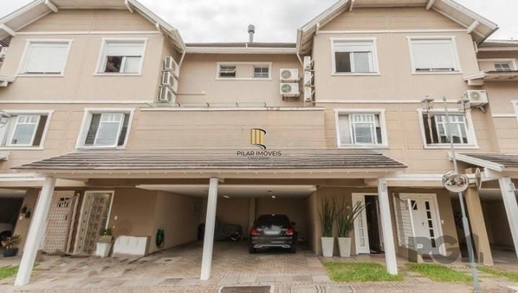 Casa de Condomínio 4 dormitórios no bairro Jardim Carvalho