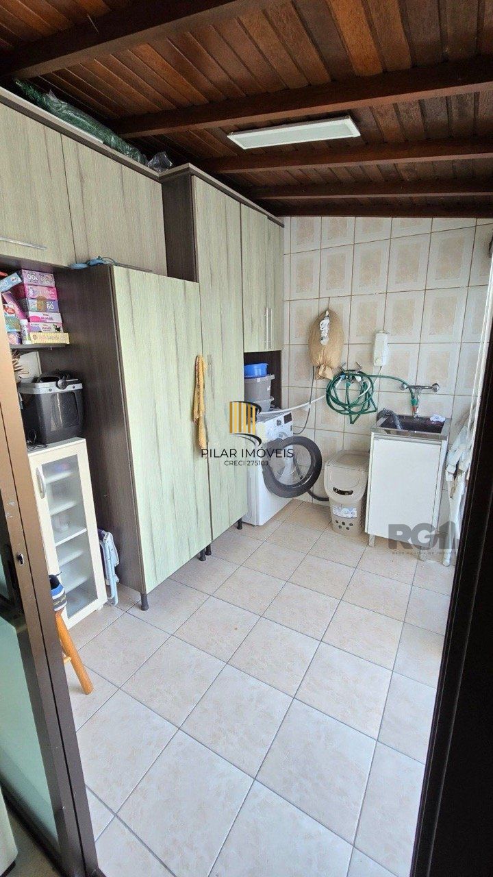 Cobertura de 90m² - 3 dormitórios, 2 banheiros, terraço com churrasqueira e 1 vaga de garagem no Bom Jesus
