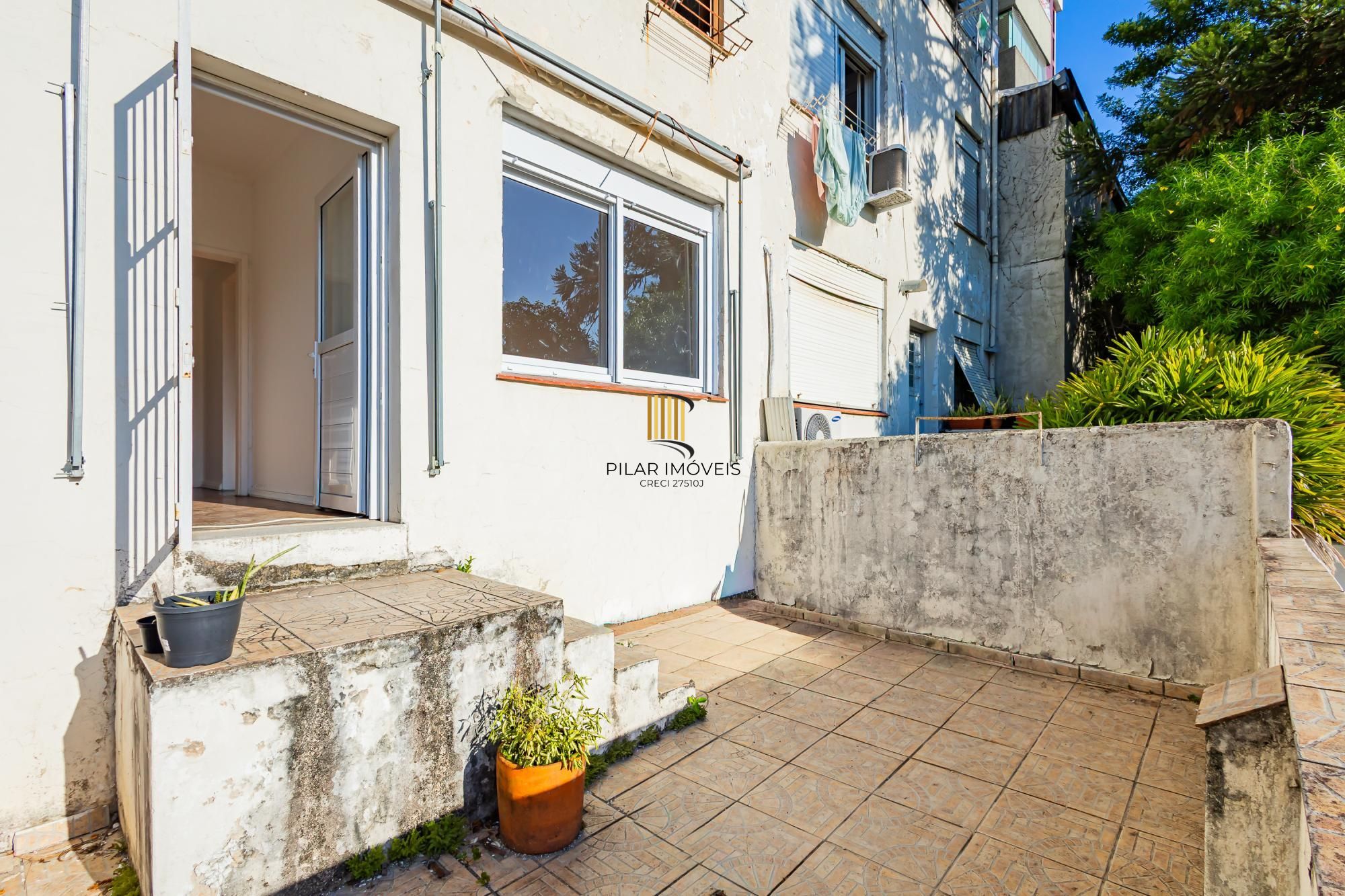 Apartamento de 2 Quartos com pátio no bairro Petrópolis