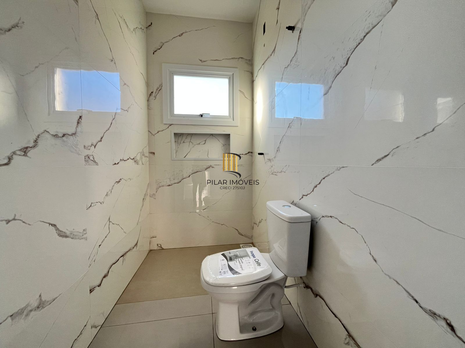 Casa de 3 Quartos de alto padrão, com excelente acabamento, perfeita para quem busca conforto, estilo e funcionalidade.