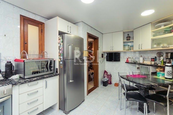 Casa para Venda - 304m², 4 dormitórios, sendo 1 suites, 3 vagas - Jardim Lindóia