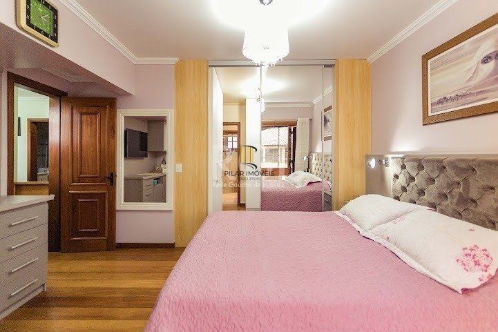 Casa para Venda - 304m², 4 dormitórios, sendo 1 suites, 3 vagas - Jardim Lindóia