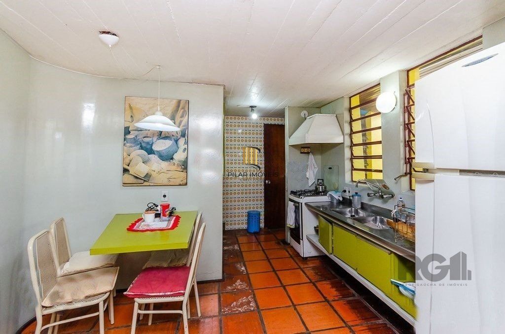 Casa 4 Dormitório(s) Bairro Chácara das Pedras