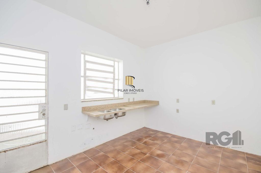 Casa 4 dormitórios no bairro Passo da Areia