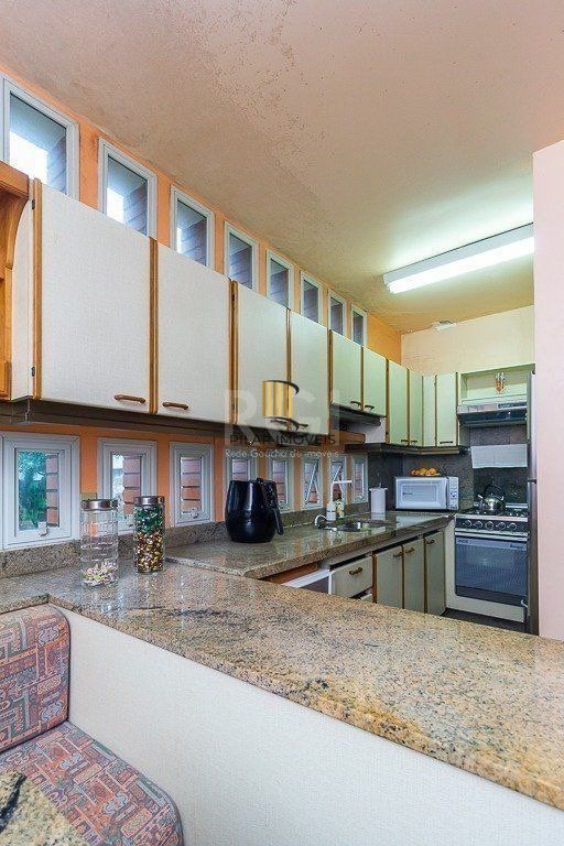 Casa para Venda - 350m², 3 dormitórios, sendo 2 suites, 5 vagas - Santo Antonio