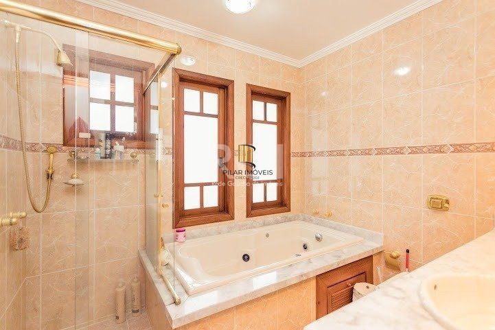 Casa para Venda - 304m², 4 dormitórios, sendo 1 suites, 3 vagas - Jardim Lindóia