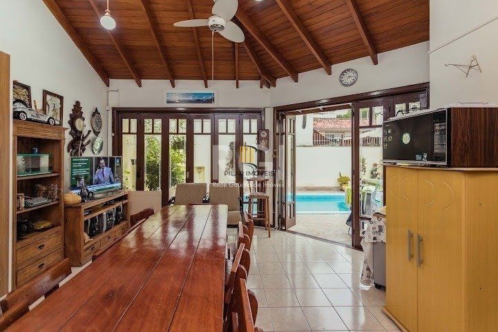Casa para Venda - 304m², 4 dormitórios, sendo 1 suites, 3 vagas - Jardim Lindóia