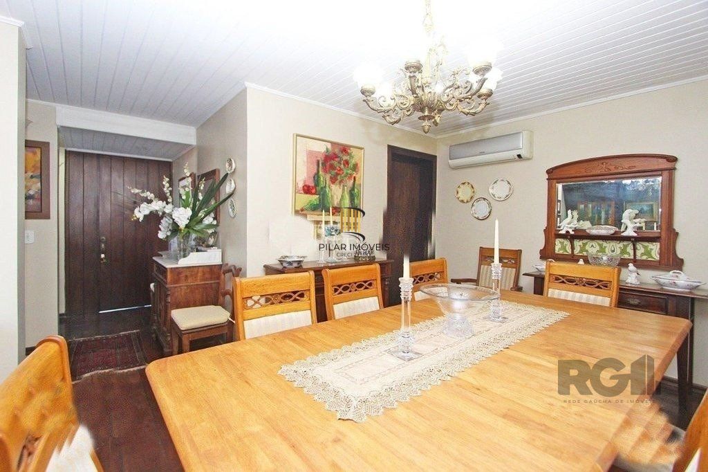Casa 4 dormitórios no bairro Três Figueiras