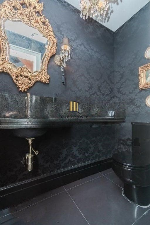 Casa de Condomínio 4 dormitórios no bairro Jardim Carvalho
