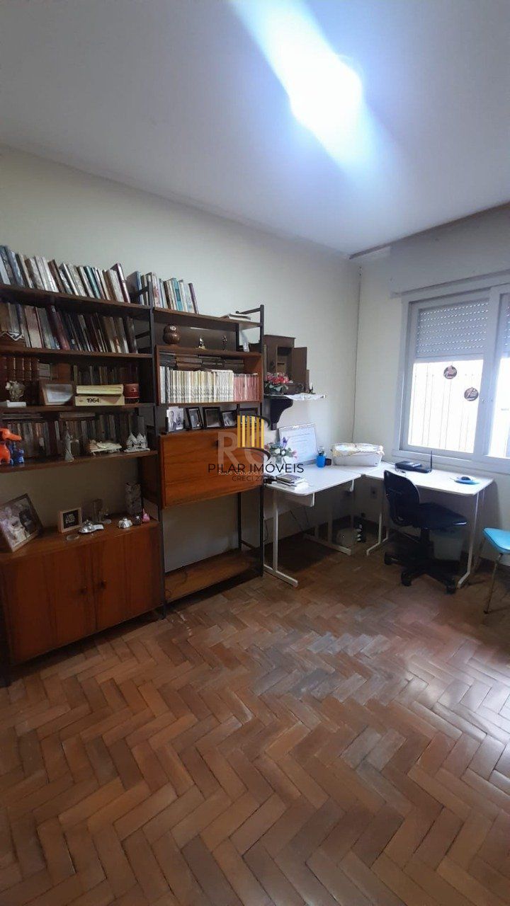 Casa para Venda - 250m², 3 dormitórios, sendo 1 suites, 3 vagas - Chácara das Pedras